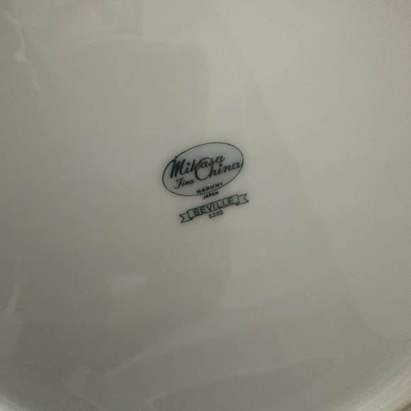 Imperial China W Dalton Seville
Platter Blue White Grey
Gold Trim Floral - Picture 3 of 3